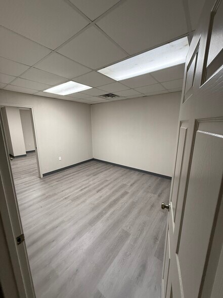 More Photos Of 5450 Avenue A, Beaumont Warehouse For Sale