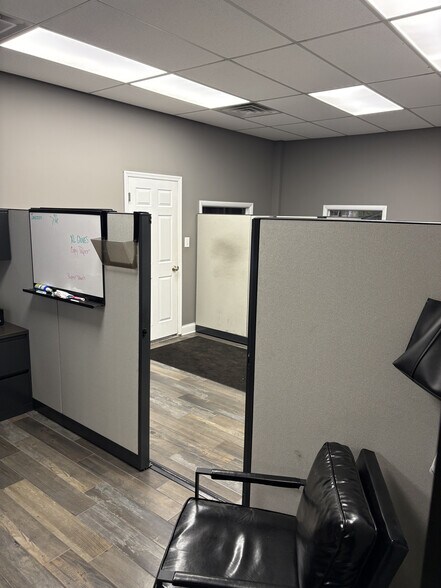 More Photos Of 1818 Scherer Pky, Saint Charles Warehouse For Sale