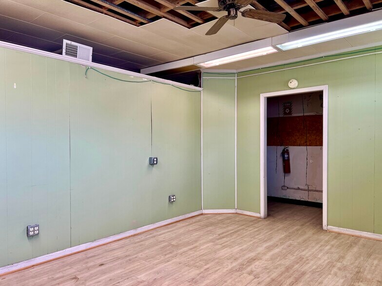 More Photos Of 103 N High St, Franklin Office Residential For Sale