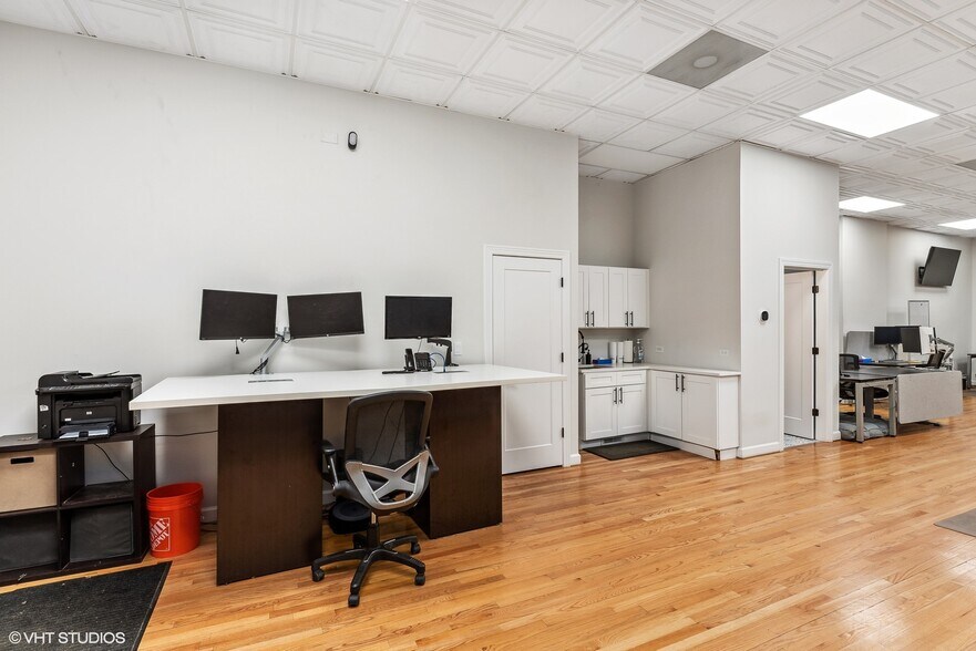 More Photos Of 705 N Milwaukee Ave, Chicago General Retail For Sale