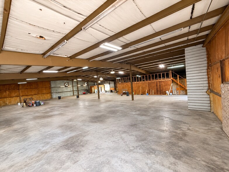 More Photos Of 1953 Mobile Rd, Montgomery Warehouse For Sale