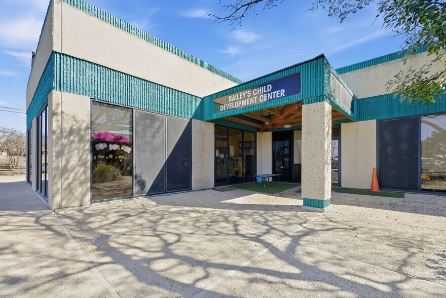 More Photos Of 13777 Judson Rd, San Antonio Unknown For Lease