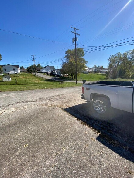 More Photos Of 50 Gudgell St, Owingsville Showroom For Sale