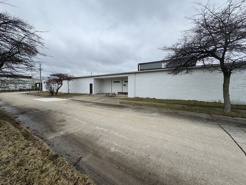 More Photos Of 905 Miami St, Akron Warehouse For Sale