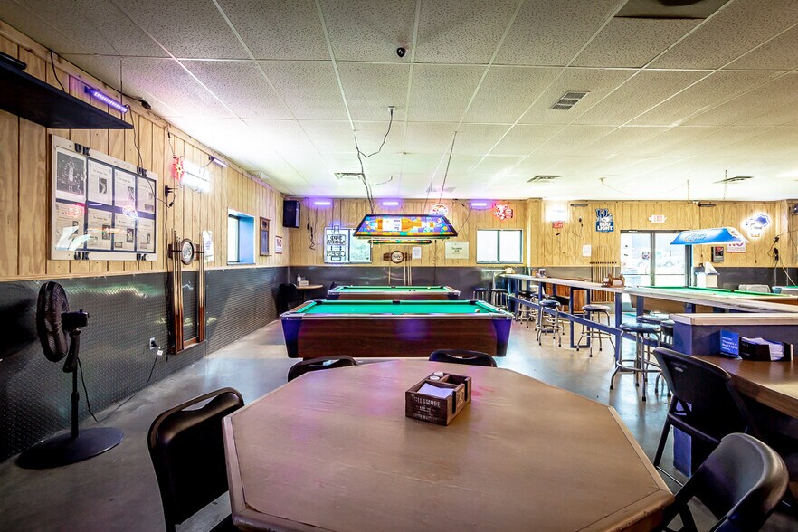 More Photos Of 3501 Park Plaza Rd, Paducah Bar For Sale
