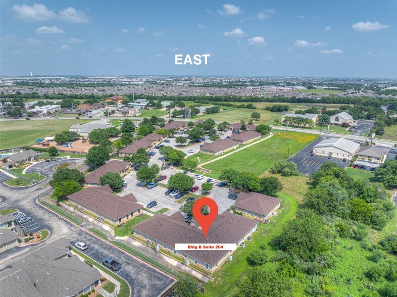 More Photos Of 1619 E Common St, New Braunfels Office For Lease