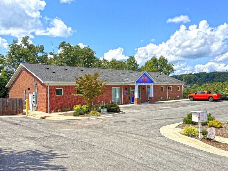 More Photos Of 829 Davis St, Blacksburg Medical For Sale