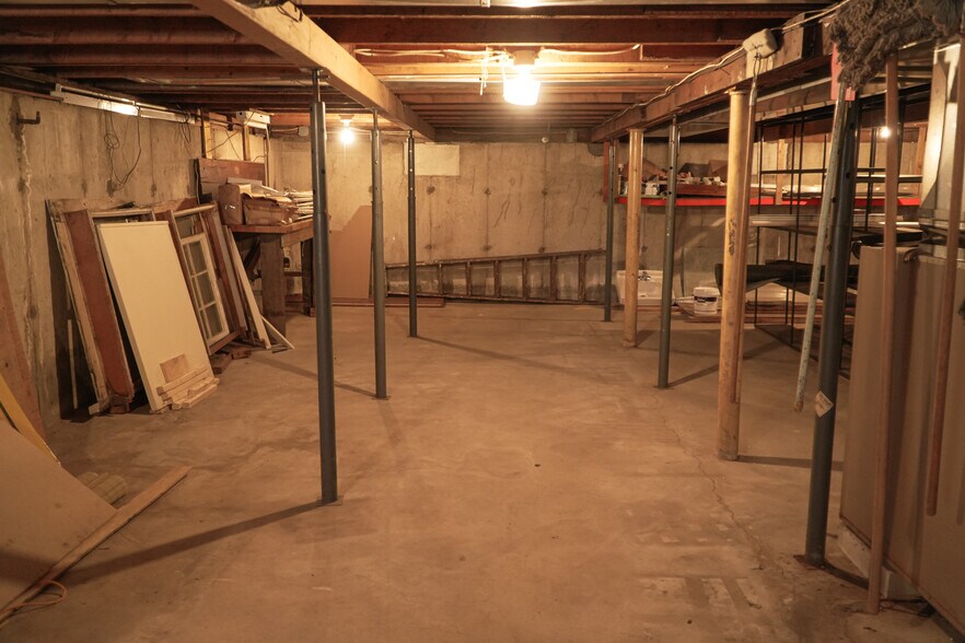 More Photos Of 124 E Main Rd, Middletown General Retail For Lease