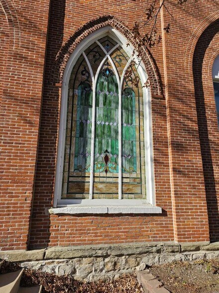 More Photos Of 401 N Vine St, Sparta Specialty For Sale