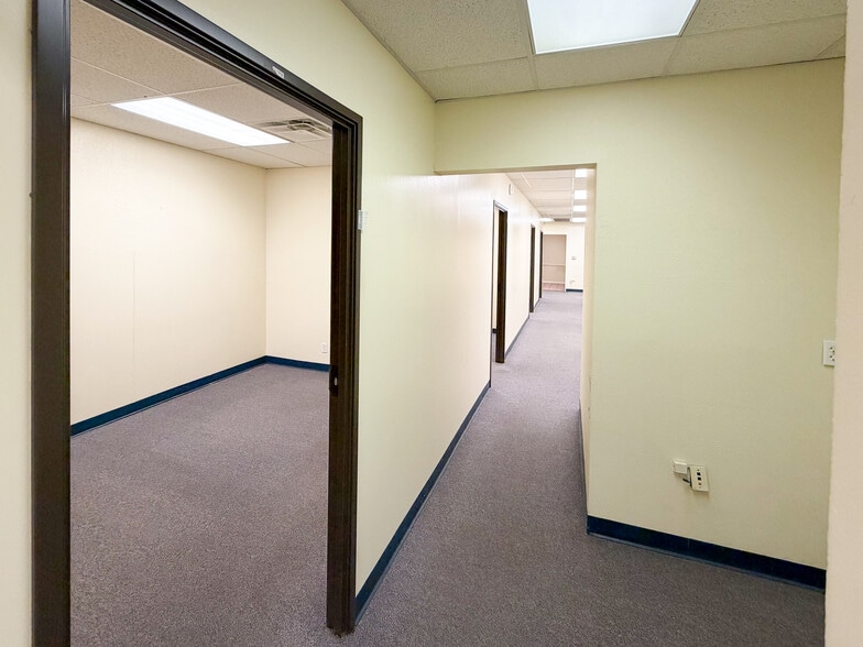 More Photos Of 3850 South Fwy, Fort Worth Flex For Sale