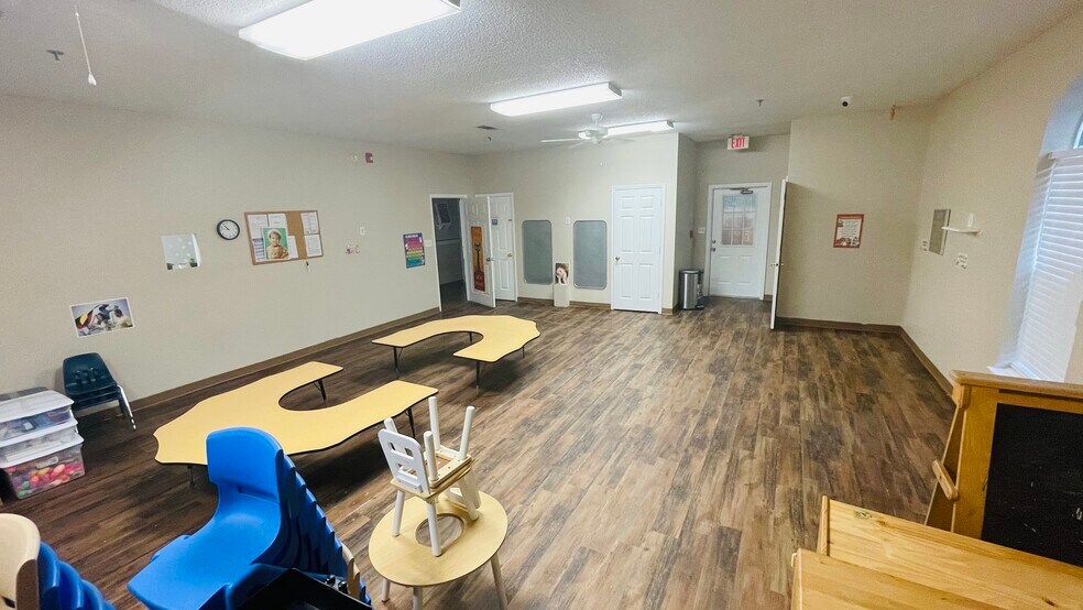 More Photos Of 45 South Shore Dr, Miramar Beach Storefront Retail Office For Lease