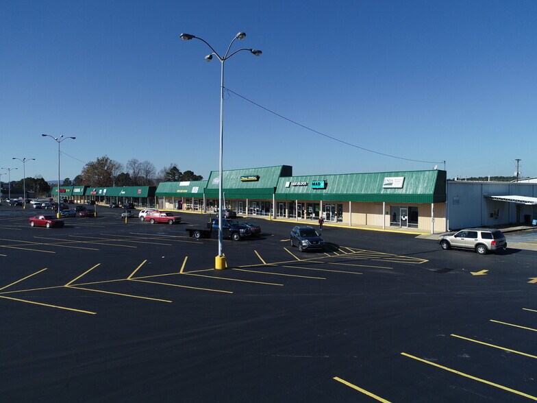 More Photos Of 1470 W Main St, Centre Supermarket For Sale