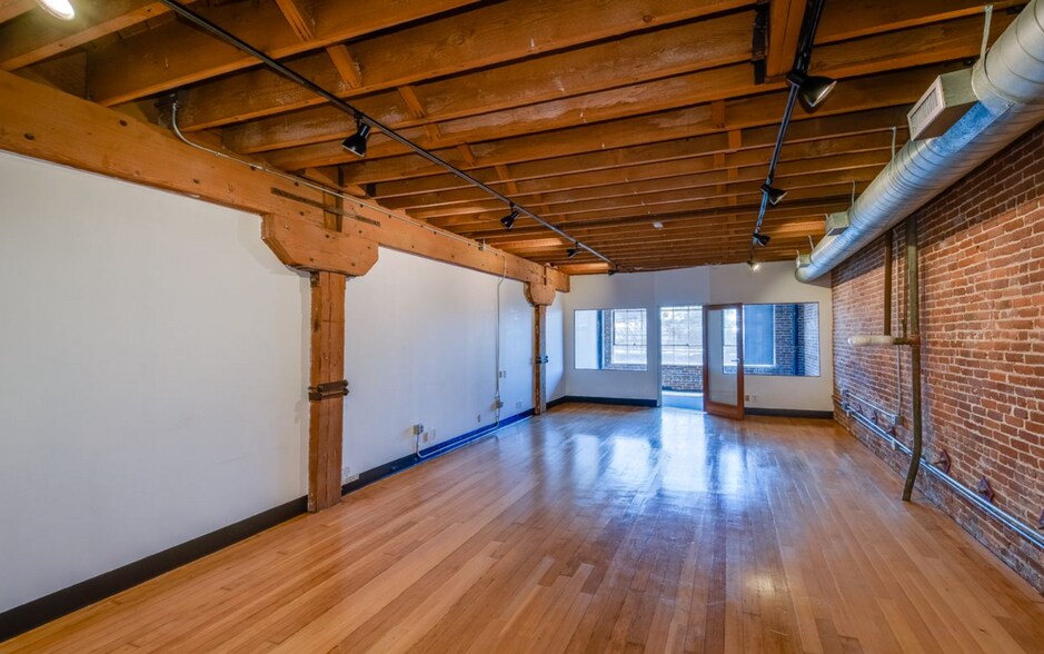 More Photos Of 6161 Santa Monica Blvd, Los Angeles Loft Creative Space For Lease