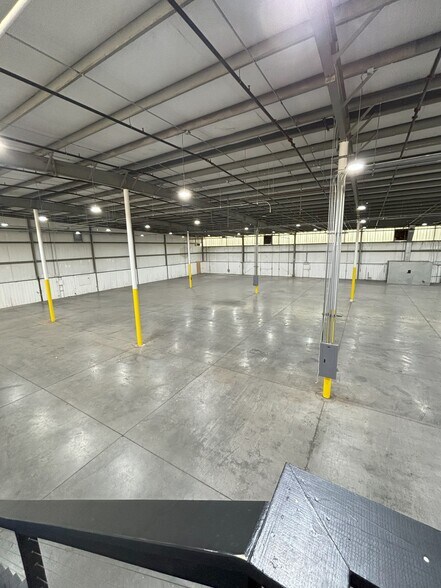 More Photos Of 104 Southeast Pky, Franklin Warehouse For Lease