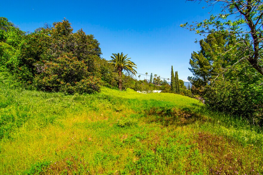 More Photos Of 4551 Lindley Ave, Tarzana Land For Sale