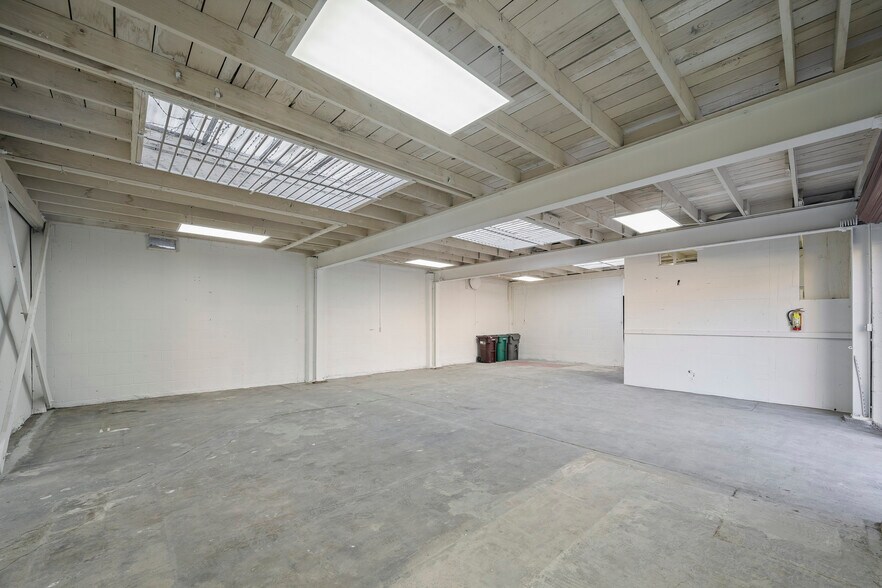 Primary Photo Of 3294 Louise St, Emeryville Warehouse For Sale
