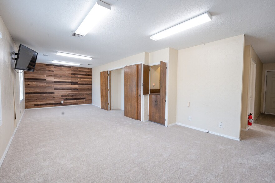 More Photos Of 4401 N Meridian Ave, Oklahoma City Office For Sale