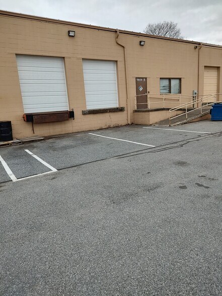 More Photos Of 18630 Woodfield Rd, Gaithersburg Warehouse For Lease