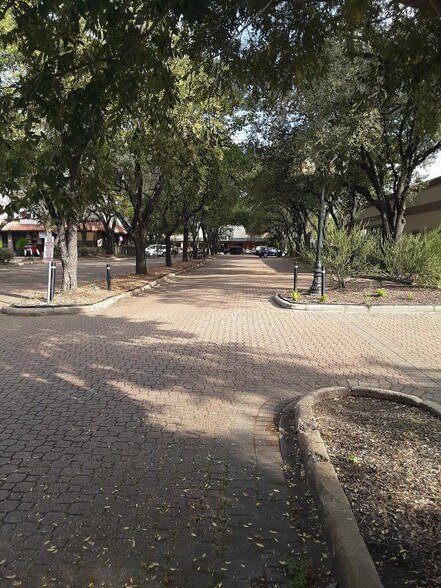 More Photos Of 3905 Kirby Dr, Houston Restaurant For Lease