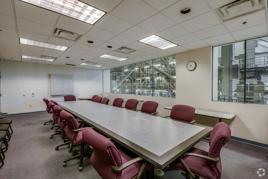 More Photos Of 4101 W Burnham St, West Milwaukee Manufacturing For Sale