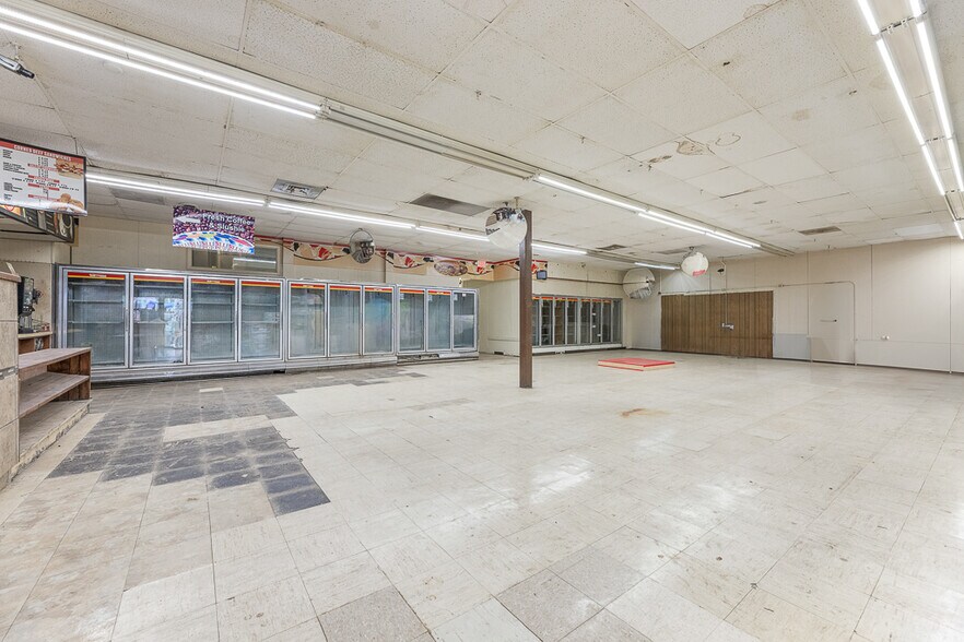 More Photos Of 7123 Lorain Ave, Cleveland Freestanding For Lease