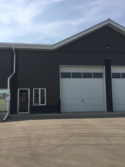 More Photos Of 974 Boulder Blvd, Stony Plain Warehouse For Lease