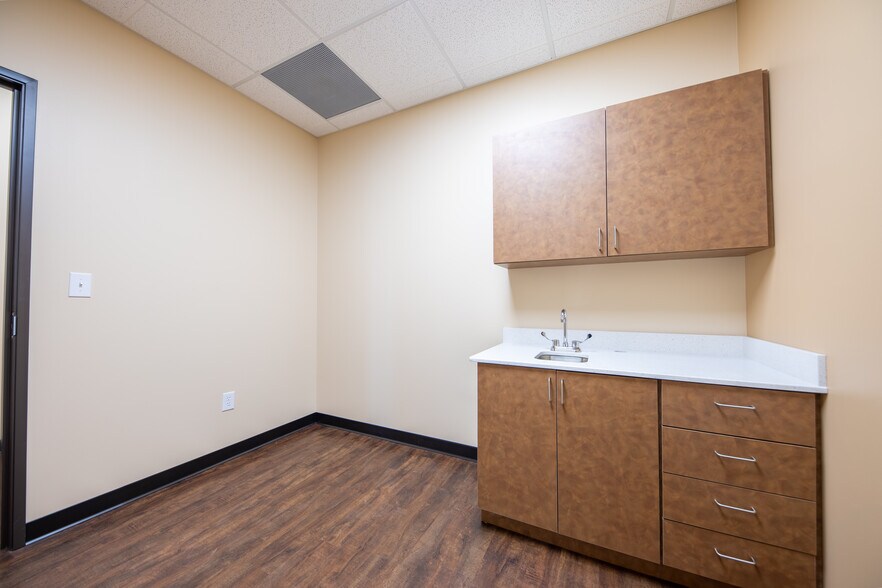 More Photos Of 255 W Lebanon, Frisco Medical For Lease