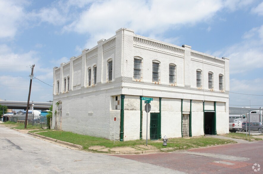 More Photos Of 200,201,206 E Daggett Ave, Fort Worth Warehouse For Sale