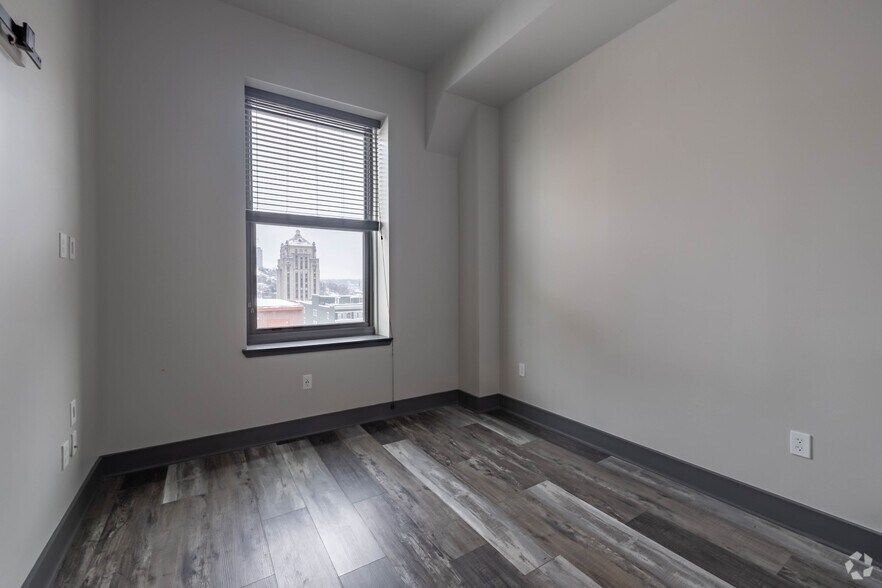 More Photos Of 830 Main St, Cincinnati Apartments For Lease