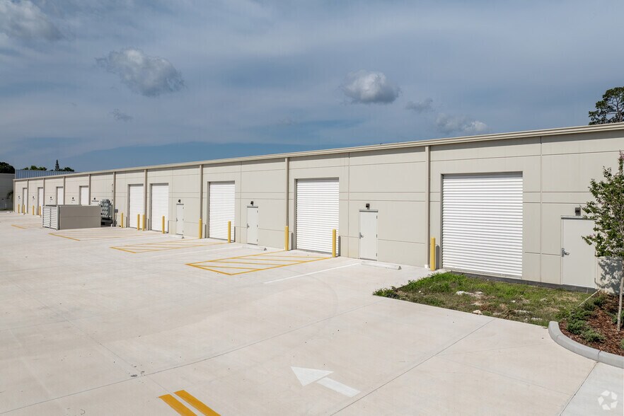 More Photos Of 315 Monroe Rd, Sanford Unknown For Lease