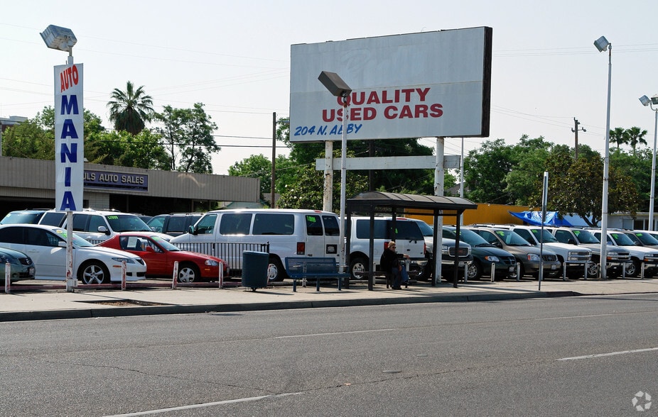 More Photos Of 204 N Abby St, Fresno Auto Dealership For Sale