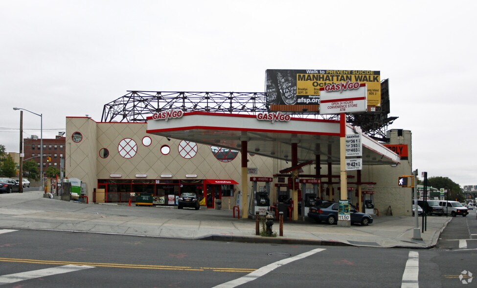 More Photos Of 250 Jackson Ave, Bronx Storefront Retail Office For Lease