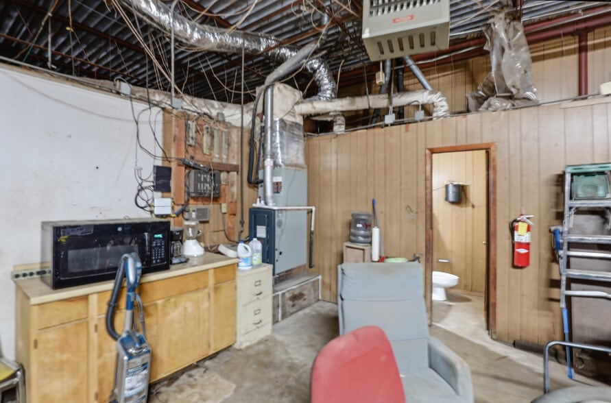 More Photos Of 3616-3618 Dividend Dr, Garland Manufacturing For Sale