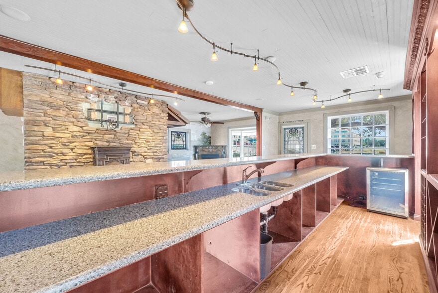 More Photos Of 41955 Main St, Temecula Freestanding For Sale