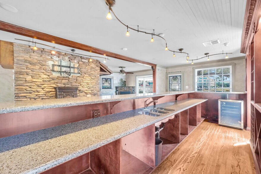 More Photos Of 41955 Main St, Temecula Freestanding For Sale