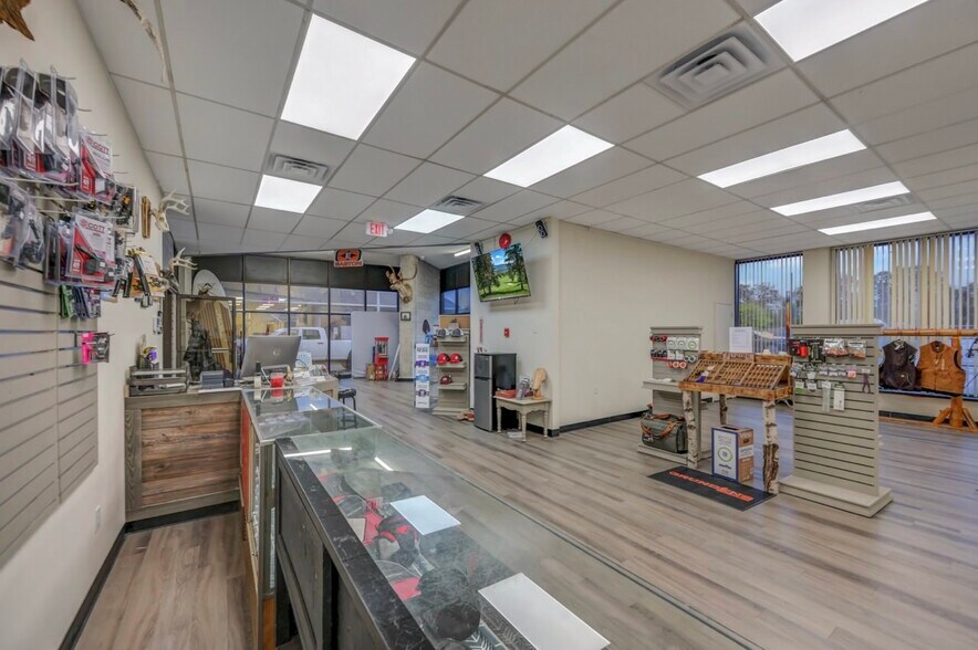 More Photos Of 116-120 Monahan Ave, Dunmore Flex For Lease