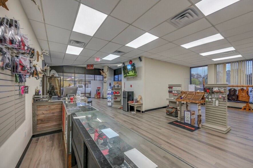More Photos Of 116-120 Monahan Ave, Dunmore Flex For Lease