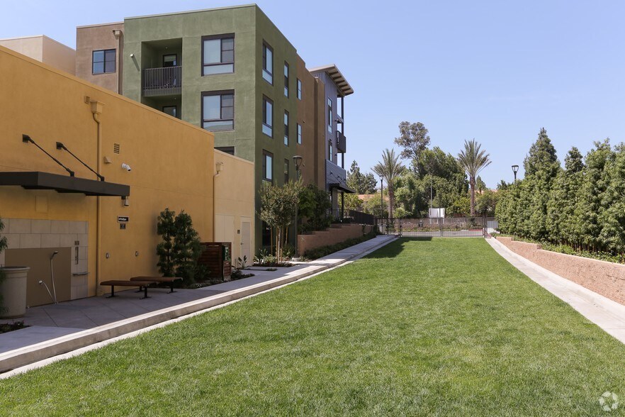 More Photos Of 9400 Corbin Ave, Northridge Apartments For Lease