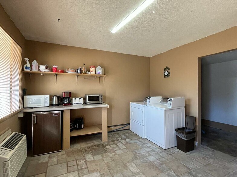 More Photos Of 1321 Elm Ave, Rocky Ford Hotel For Sale