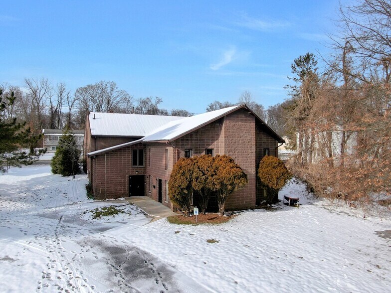 More Photos Of 195 W Clarkstown Rd, New City Specialty For Sale