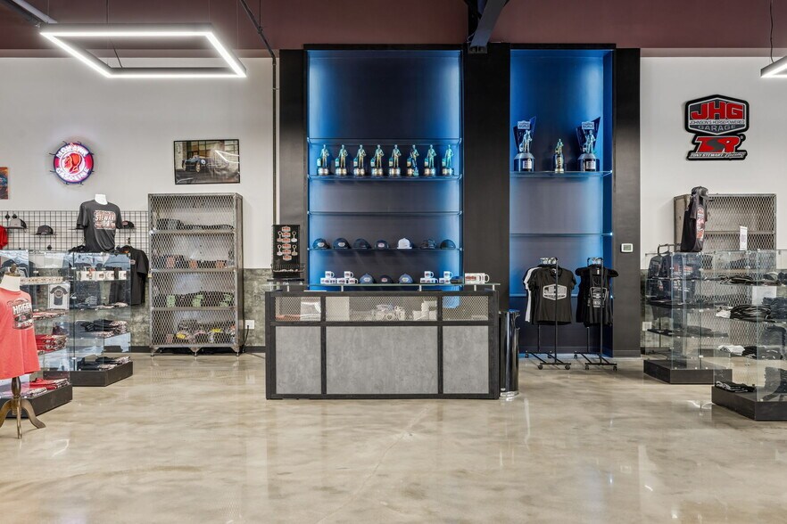 More Photos Of 702 Woodland St, Columbia Showroom For Sale