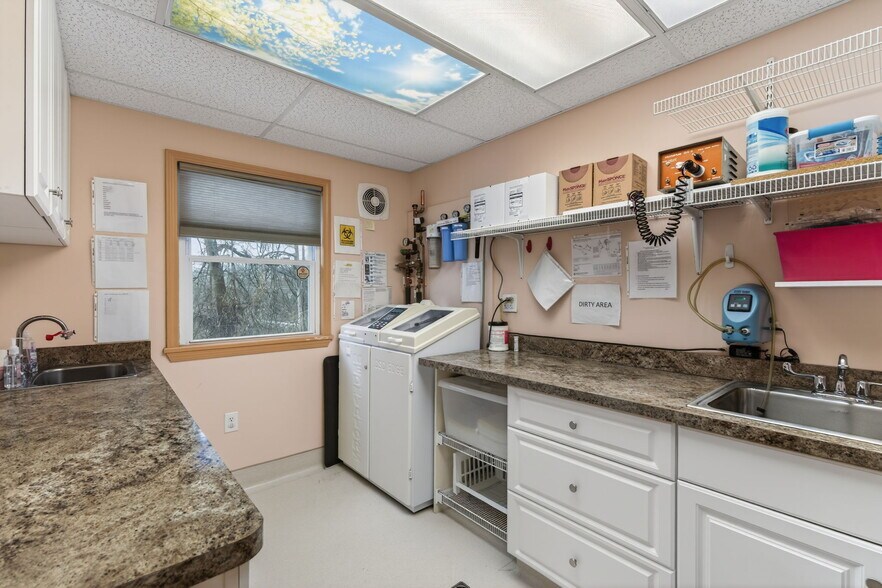 More Photos Of 301 Hurley Ave, Kingston Office For Sale