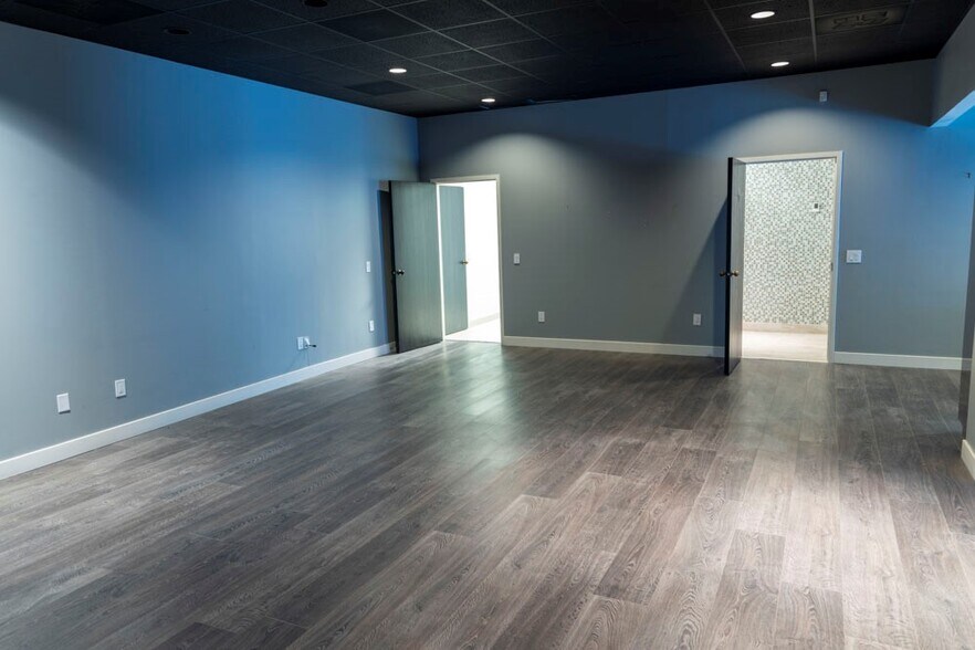 More Photos Of 4397 Federal Dr, Greensboro Flex For Lease