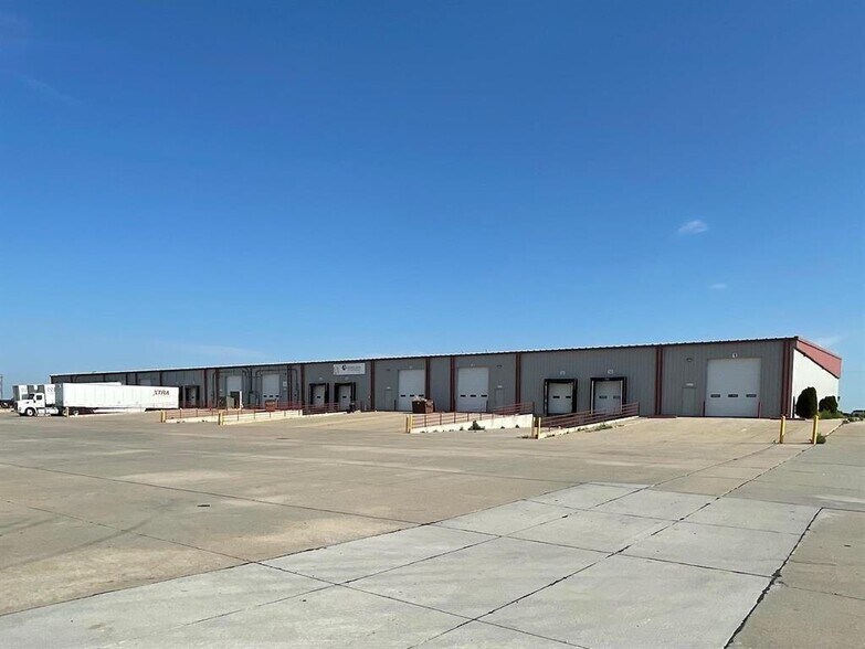 More Photos Of 3010 E 39th St, Kearney Warehouse For Sale