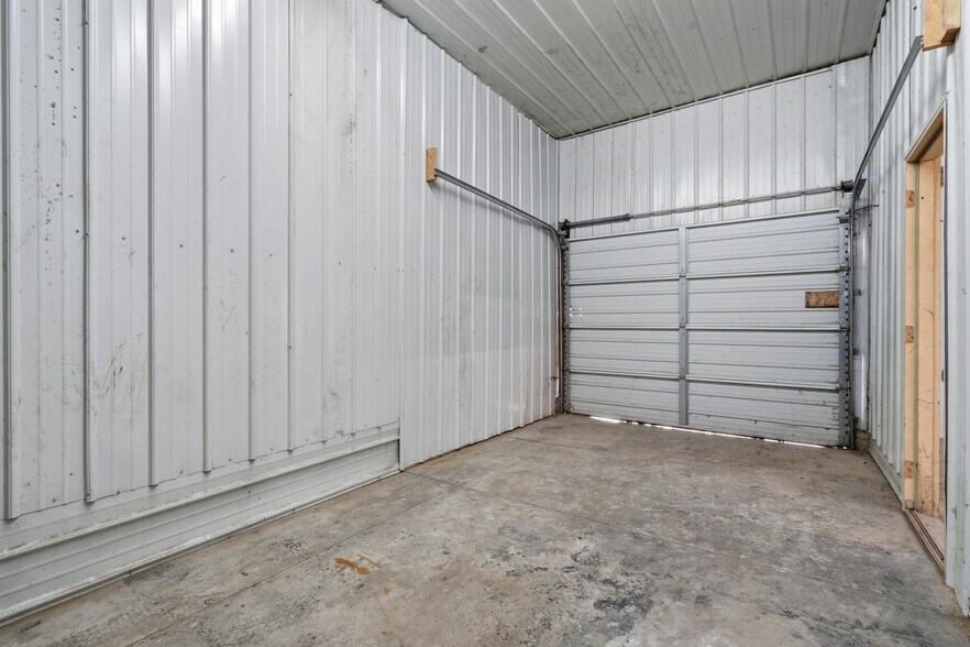 More Photos Of 301 Old Dubuque Rd, Anamosa Warehouse For Lease