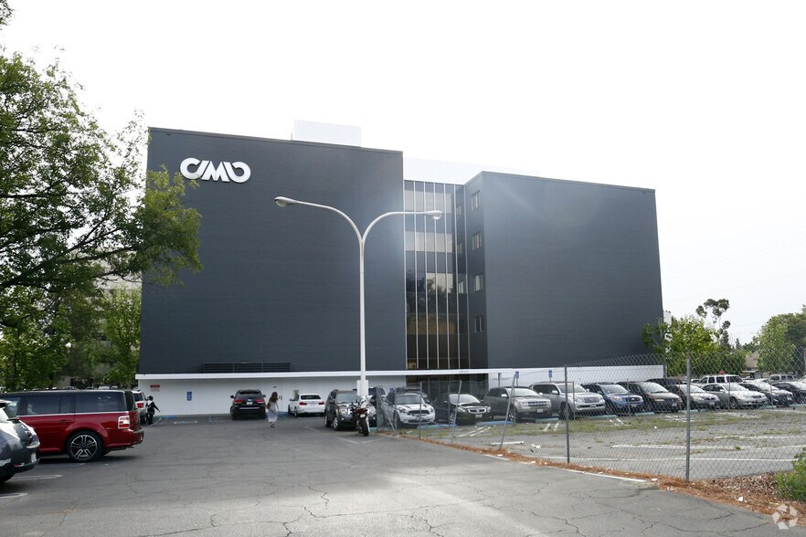 More Photos Of 23101 Sherman Pl, Canoga Park Medical For Lease