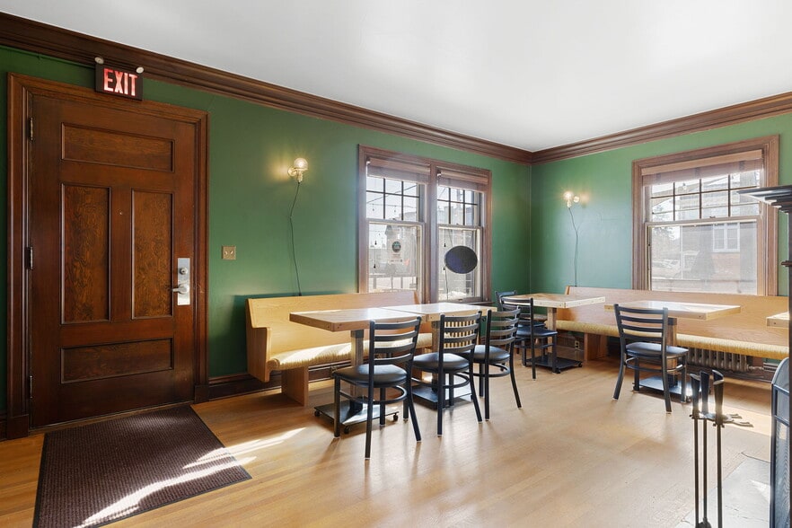 More Photos Of 883 SW Church St, Dallas Restaurant For Sale