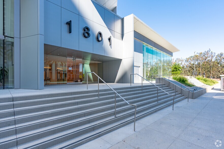 More Photos Of 1801 Century Park E, Los Angeles Office For Lease