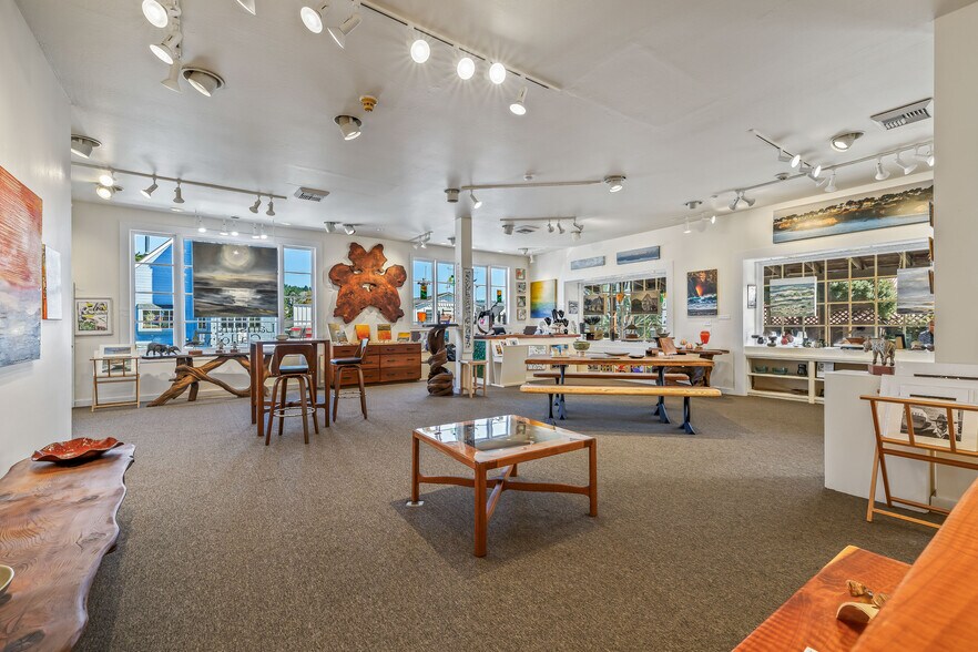 More Photos Of 10470 Lansing St, Mendocino Storefront For Sale