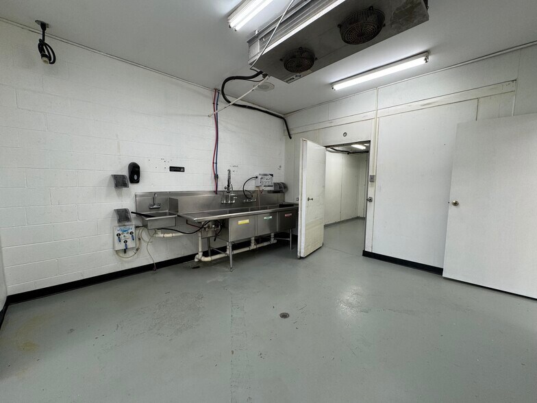 More Photos Of 1316-1320 W Danville St, South Hill Office For Lease